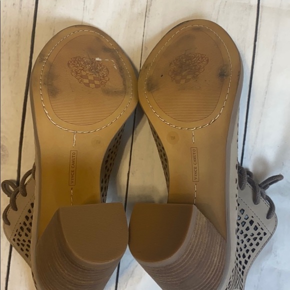 VINCE CAMUTO Tulina Lace-Up Nubuck Open Toe Sz 7 - Picture 5 of 5
